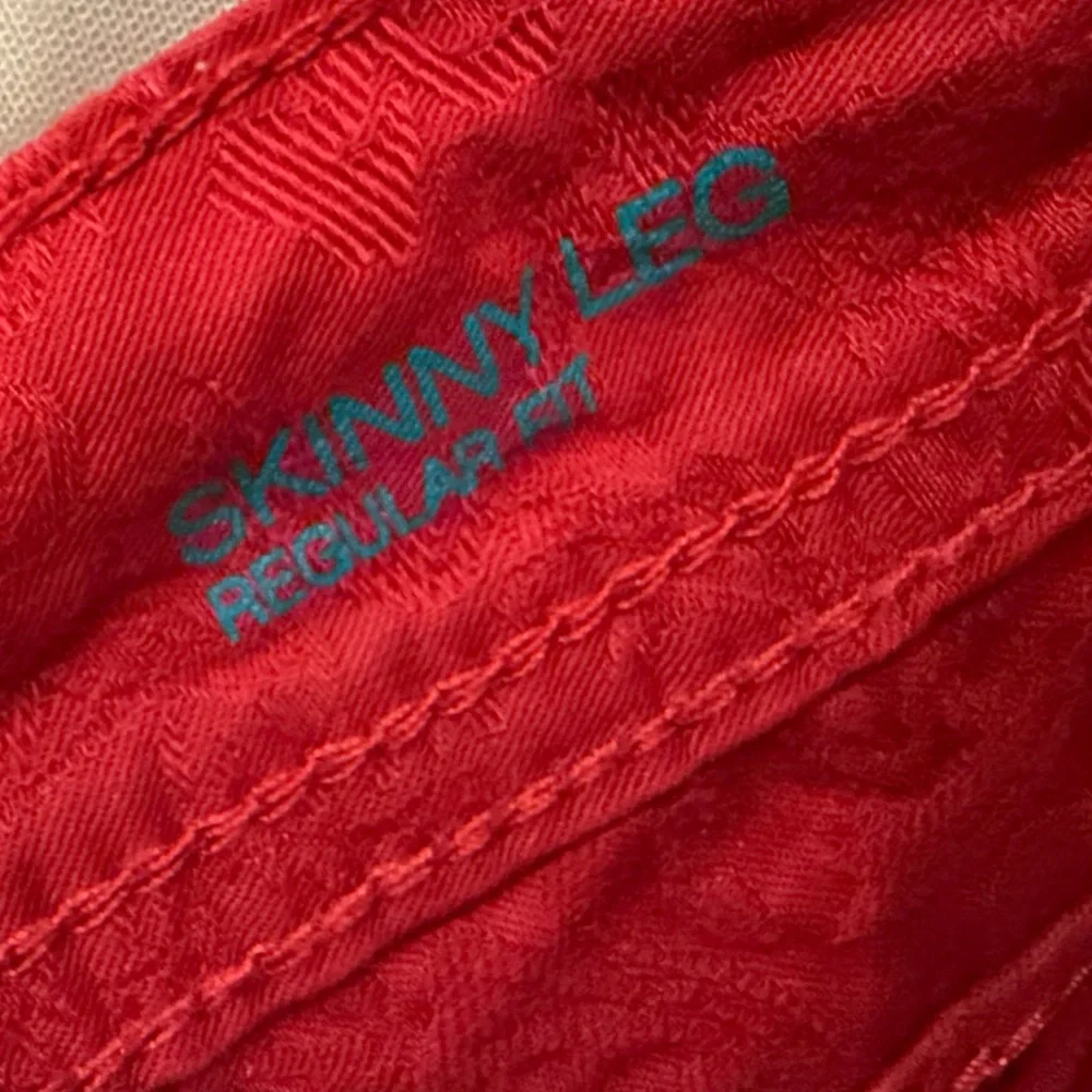 INC denim skinny leg size OP Red Paisley type denim - Picture 4 of 8